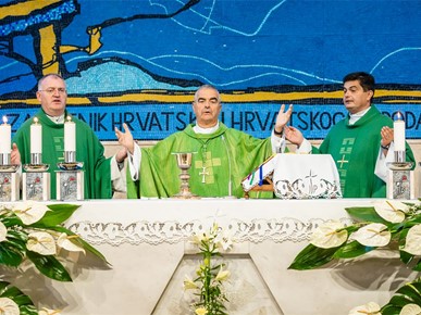 /A/2026/10/F/261018-EterovicMisijeAlbanciKrstenje-JVukovic (14).jpg