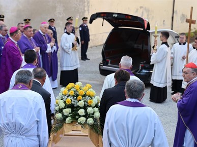 /A/2026/10/F/Slavljena misa zadušnica i sprovodni obredi za preminulog mons. Lovru Cindorija (16).JPG