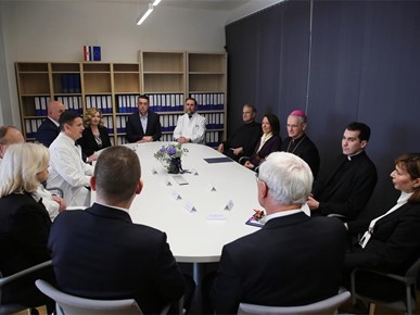 /A/2026/2/C/Nadbiskup Kutleša predvodio misno slavlje povodom Svjetskog dana bolesnika u KB Sveti Duh (4).JPG