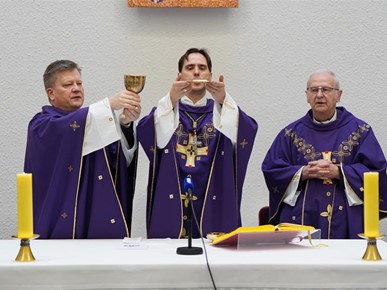 /A/2026/2/E/Biskup Kovač u sjedištu HBK-a predvodio misu za mir (7).jpg