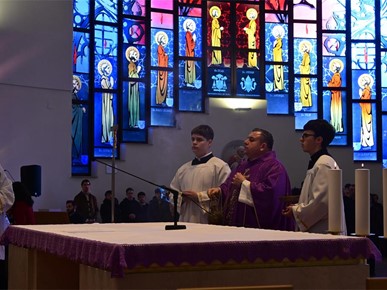 /A/2026/2/E/Sjemeništarci i odgojitelji Međubiskupijskog sjemeništa hodočastili Dobrome Papi u zagrebačku Dubravu (1).JPG