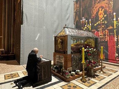 /A/2026/3/A/Nadbiskup Cordileone u katedrali.jpeg