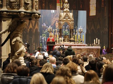 /A/2026/3/Cvjetnica/Nadbiskup Kutleša predvodio misno slavlje Nedjelje Muke Gospodnje u Zagrebačkoj katedrali (24).JPG