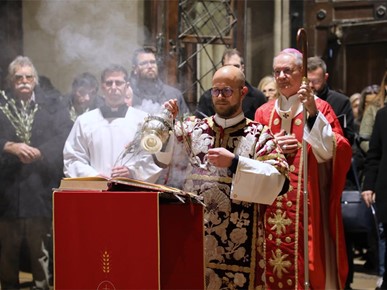 /A/2026/3/Cvjetnica/Nadbiskup Kutleša predvodio misno slavlje Nedjelje Muke Gospodnje u Zagrebačkoj katedrali (6).JPG