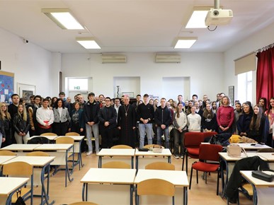 /A/2026/3/D/Nadbiskup Kutleša predvodio misu povodom Dana škole Nadbiskupske klasične gimnazije (3).JPG