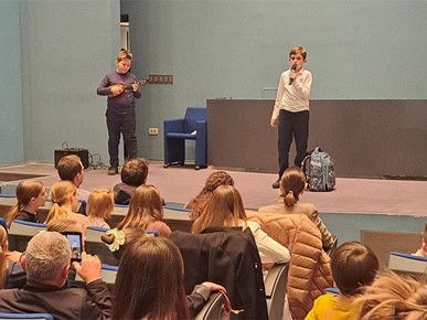 /A/2026/3/D/Održan križni put učenika, roditelja i djelatnika katoličkih osnovnih škola (3)_.jpg