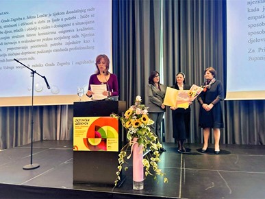 /A/2026/3/D/Ravnateljici CZN-a s. Jeleni Lončar dodijeljeno priznanje Hrvatske udruge socijalnih radnika (2).jpg