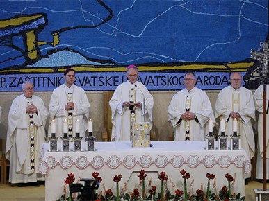 /A/2026/3/Karlovac - manja bazilika/Nadbiskup Kutleša - pozdravni govor.JPG