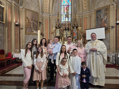 /A/2026/4/A/U župi Bistra kršteno peto dijete obitelji Gudiček (3).jpg
