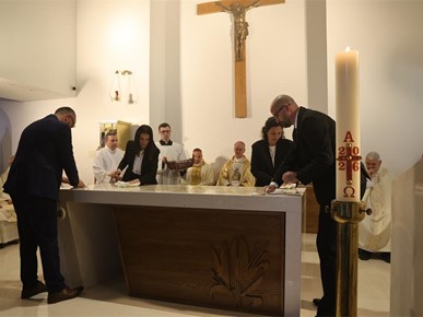 /A/2026/4/Posveta crkve/Nadbiskup Kutleša posvetio crkvu u Gajnicama (32).JPG