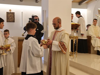 /A/2026/4/Posveta crkve/Nadbiskup Kutleša posvetio crkvu u Gajnicama (36).JPG