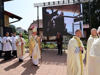 /A/2026/4/Posveta crkve/Nadbiskup Kutleša posvetio crkvu u Gajnicama (48).JPG