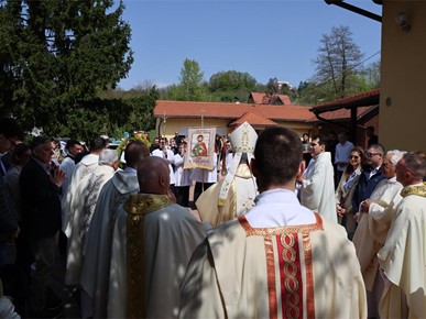 /A/2026/4/Posveta crkve/Nadbiskup Kutleša posvetio crkvu u Gajnicama (50).JPG