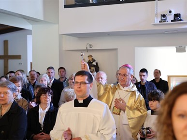 /A/2026/4/Posveta crkve/Nadbiskup Kutleša posvetio crkvu u Gajnicama (9).JPG