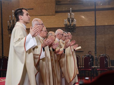 /A/2026/4/USKRS/260405 Nadbiskup Kutleša predvodio misu na Uskrs (16).JPG