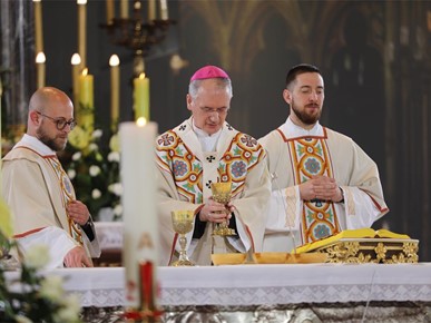 /A/2026/4/USKRS/260405 Nadbiskup Kutleša predvodio misu na Uskrs (36).JPG