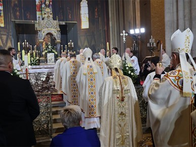 /A/2026/4/USKRS/260405 Nadbiskup Kutleša predvodio misu na Uskrs (4).JPG