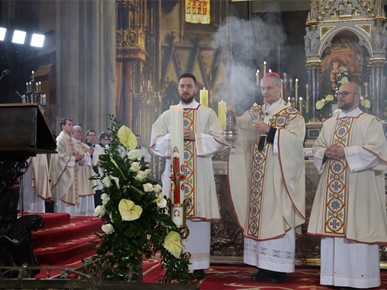 /A/2026/4/USKRS/260405 Nadbiskup Kutleša predvodio misu na Uskrs (5).JPG