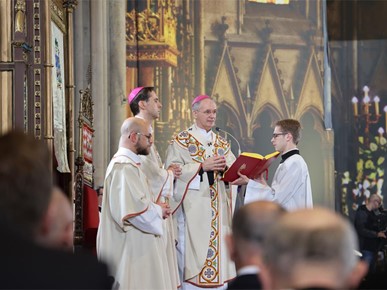 /A/2026/4/USKRS/260405 Nadbiskup Kutleša predvodio misu na Uskrs (6).JPG