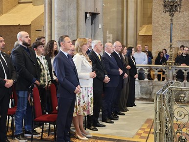 /A/2026/4/USKRS/260405 Nadbiskup Kutleša predvodio misu na Uskrs (7).JPG