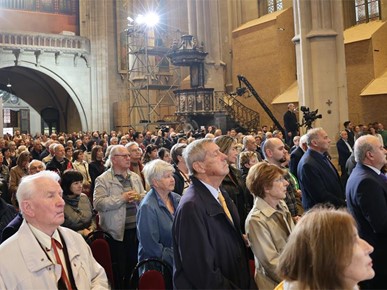 /A/2026/4/USKRS/260405 Nadbiskup Kutleša predvodio misu na Uskrs (8).JPG