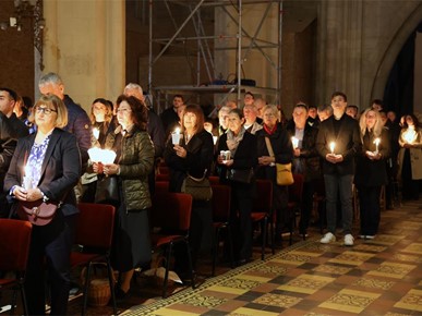 /A/2026/4/VELIKA SUBOTA/260404 Nadbiskup Kutleša predvodio Vazmeno bdjenje u Zagrebačkoj katedrali (10).JPG