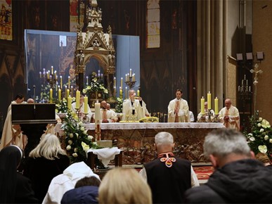 /A/2026/4/VELIKA SUBOTA/260404 Nadbiskup Kutleša predvodio Vazmeno bdjenje u Zagrebačkoj katedrali (14).JPG