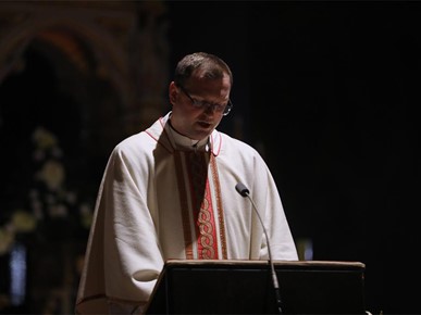 /A/2026/4/VELIKA SUBOTA/260404 Nadbiskup Kutleša predvodio Vazmeno bdjenje u Zagrebačkoj katedrali (16).JPG