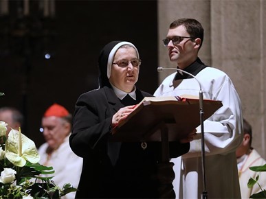 /A/2026/4/VELIKA SUBOTA/260404 Nadbiskup Kutleša predvodio Vazmeno bdjenje u Zagrebačkoj katedrali (25).JPG