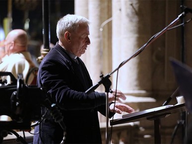 /A/2026/4/VELIKA SUBOTA/260404 Nadbiskup Kutleša predvodio Vazmeno bdjenje u Zagrebačkoj katedrali (27).JPG