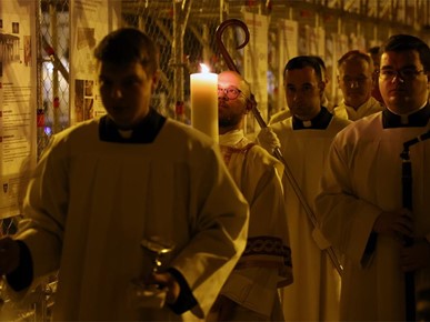 /A/2026/4/VELIKA SUBOTA/260404 Nadbiskup Kutleša predvodio Vazmeno bdjenje u Zagrebačkoj katedrali (3).JPG