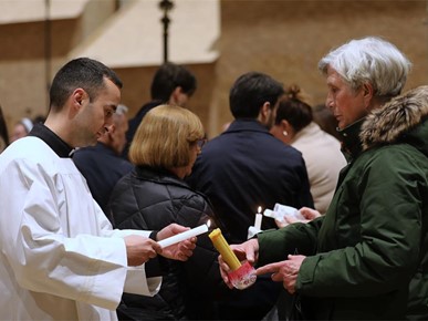 /A/2026/4/VELIKA SUBOTA/260404 Nadbiskup Kutleša predvodio Vazmeno bdjenje u Zagrebačkoj katedrali (37).JPG