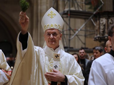 /A/2026/4/VELIKA SUBOTA/260404 Nadbiskup Kutleša predvodio Vazmeno bdjenje u Zagrebačkoj katedrali (39).JPG