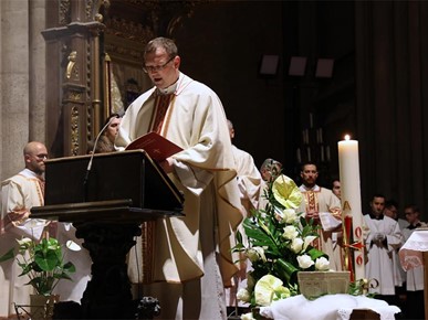 /A/2026/4/VELIKA SUBOTA/260404 Nadbiskup Kutleša predvodio Vazmeno bdjenje u Zagrebačkoj katedrali (8).JPG