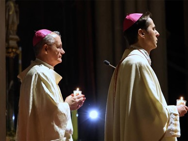 /A/2026/4/VELIKA SUBOTA/260404 Nadbiskup Kutleša predvodio Vazmeno bdjenje u Zagrebačkoj katedrali (9).JPG