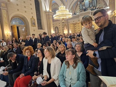 /A/2026/4/VELIKA SUBOTA/Biskup Šaško predvodio Vazmeno bdjenje u Župi Navještenja BDM u Velikoj Gorici (14).jpeg