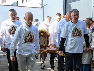 /A/2026/5/B/Pohod relikvija sv. Male Terezije i njezinih roditelja u Župi sv. Terezije od Djeteta Isusa (5).jpg