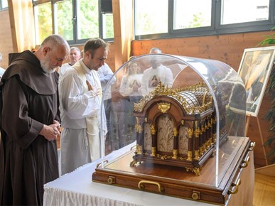 /A/2026/5/B/Pohod relikvija sv. Male Terezije i njezinih roditelja u Župi sv. Terezije od Djeteta Isusa (8).jpg