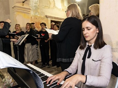 /A/2026/5/F/Održan poetsko-glazbeni program Svetom Duhu na čast (12).jpg