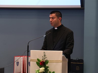 /A/2026/6/A/260602 Nadbiskup Kutleša đakonima dodijelio diplome o postignutoj svećeničkoj spremi (1).JPG