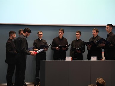 /A/2026/6/A/260602 Nadbiskup Kutleša đakonima dodijelio diplome o postignutoj svećeničkoj spremi (11).JPG