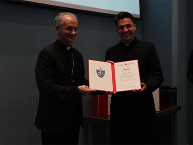 /A/2026/6/A/260602 Nadbiskup Kutleša đakonima dodijelio diplome o postignutoj svećeničkoj spremi (13).JPG