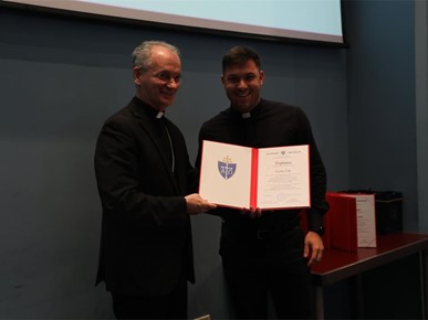 /A/2026/6/A/260602 Nadbiskup Kutleša đakonima dodijelio diplome o postignutoj svećeničkoj spremi (20).JPG