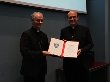 /A/2026/6/A/260602 Nadbiskup Kutleša đakonima dodijelio diplome o postignutoj svećeničkoj spremi (22).JPG