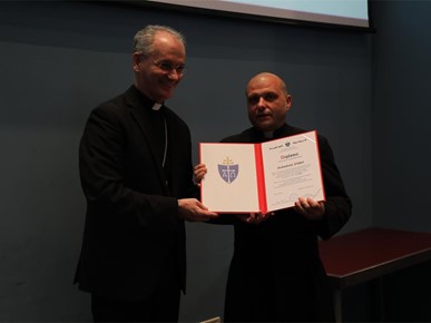 /A/2026/6/A/260602 Nadbiskup Kutleša đakonima dodijelio diplome o postignutoj svećeničkoj spremi (24).JPG