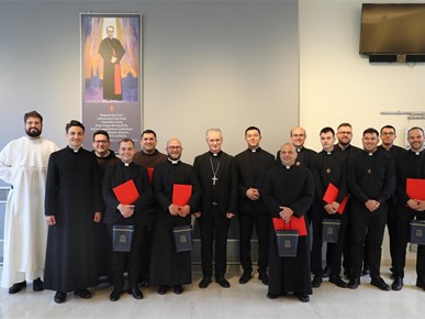 /A/2026/6/A/260602 Nadbiskup Kutleša đakonima dodijelio diplome o postignutoj svećeničkoj spremi (32).JPG