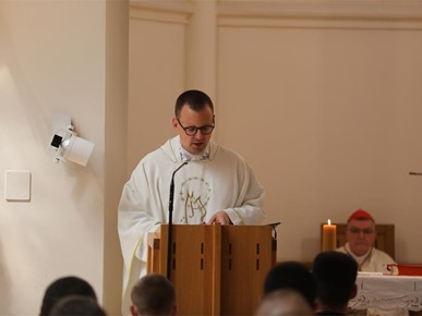 /A/2026/6/E/260618 Kardinal Bozanić predvodio misu povodom 10. i 15. obljetnice prezbiterskog ređenja (9).JPG