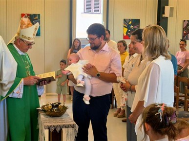 /A/2026/6/F/26Biskup Gorski krstio šesto dijete obitelji Hadjić (1).jpg