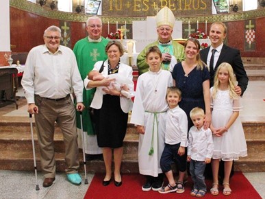 /A/2026/7/A/Biskup Razum krstio peto dijete obitelji Dragomanović (6).jpg