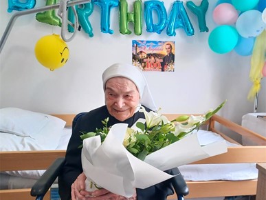 /A/2026/7/A/Nećakinja bl. Alojzija Stepinca s. M. Magdalena Mrzljak proslavila 100. rođendan (4).jpg